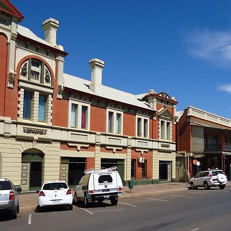 The Palace Hotel Kalgoorlie Exterior photo