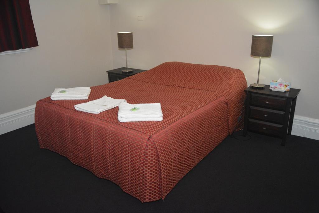 The Palace Hotel Kalgoorlie Room photo